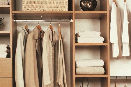 Ganchos y compartimientos. Closets DF